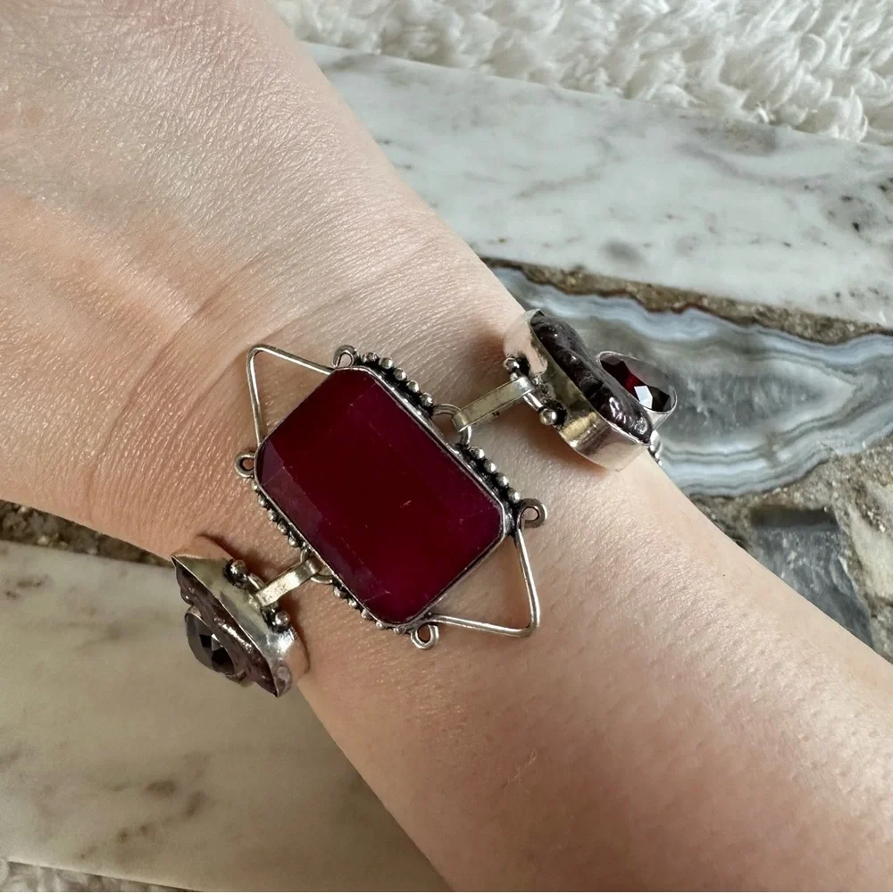 2136 Gorgeous Silver and Red Gemstone Bracelet